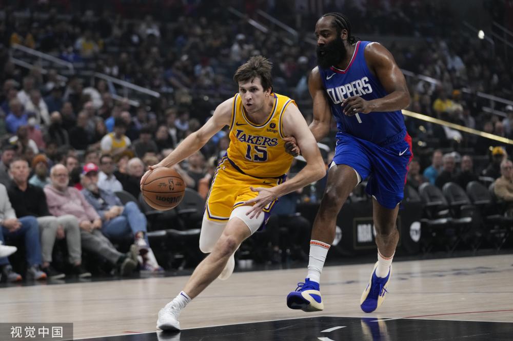 成亮相并首 成亮相并首